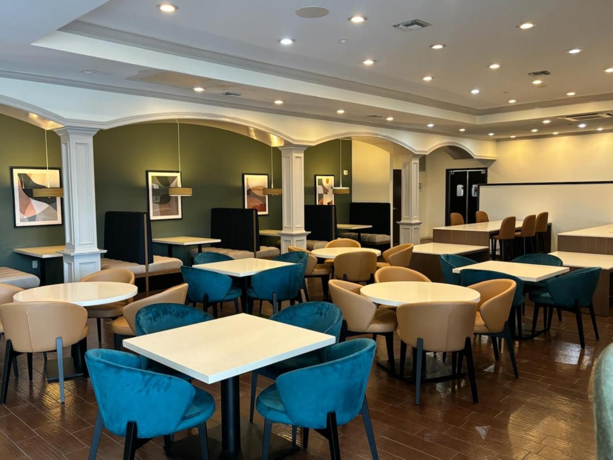 Wyndham Lake Charles - Housity