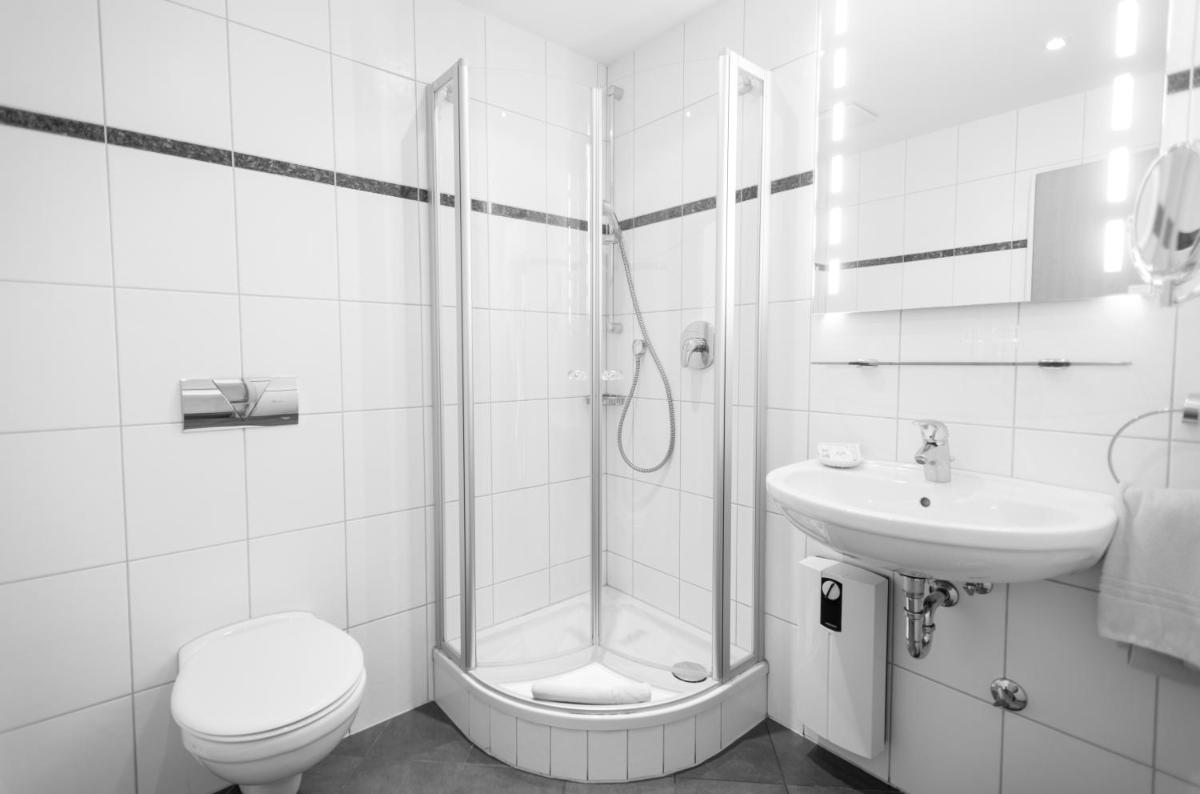 Rheinterrassen Hotel Café Restaurant - Housity