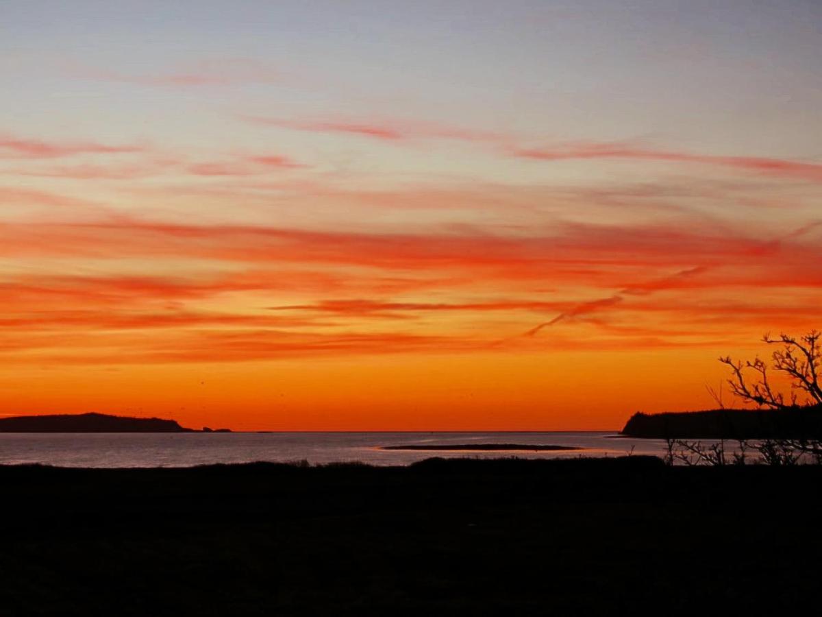Sunrise by the Sea - Housity