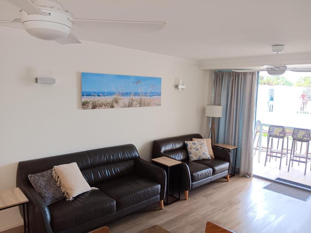 Ground Floor Oceanfront Apartment - Housity