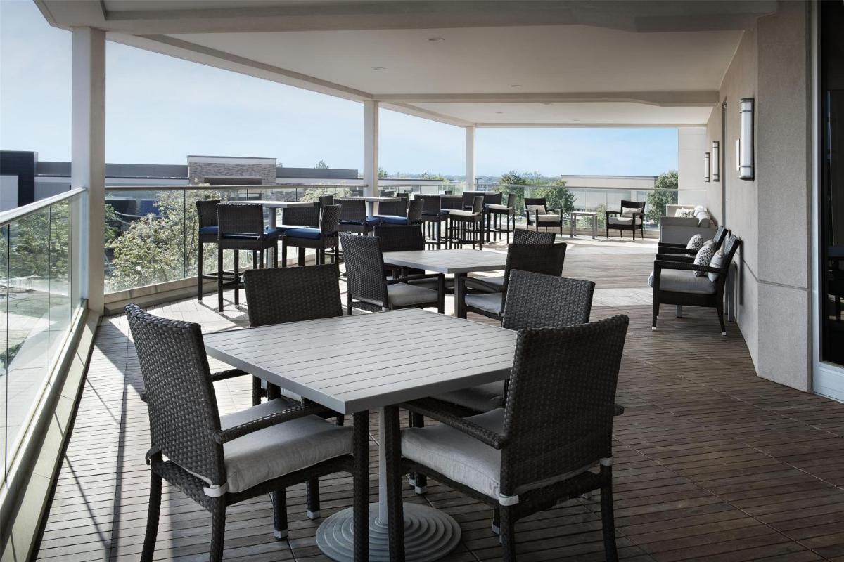 Hilton Garden Inn Charlotte Waverly - Housity
