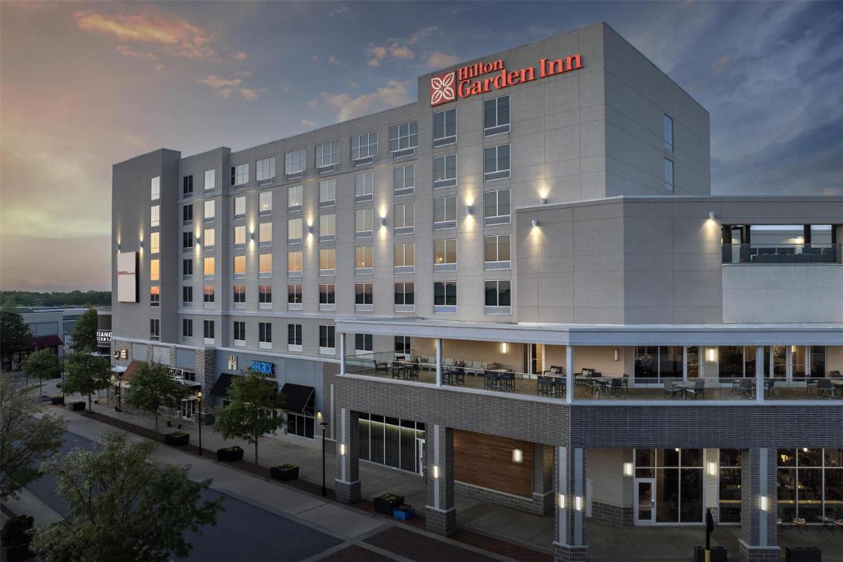 Hilton Garden Inn Charlotte Waverly - Housity