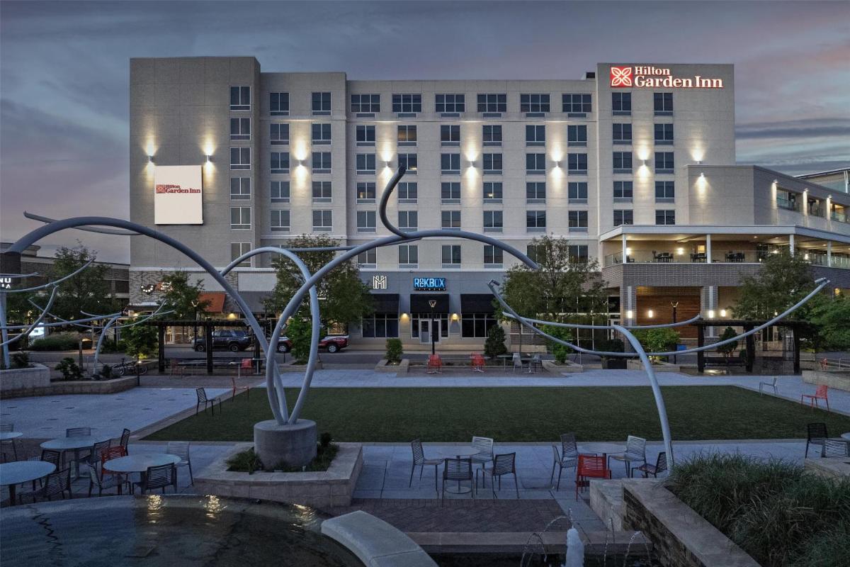 Hilton Garden Inn Charlotte Waverly - Housity