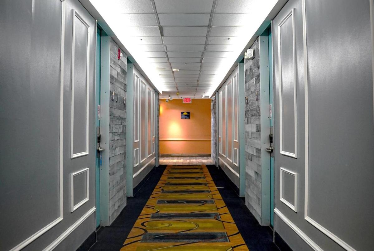 Days Inn by Wyndham Southington - Housity