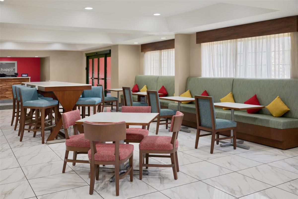 Hampton Inn Kansas City The Legends - Housity