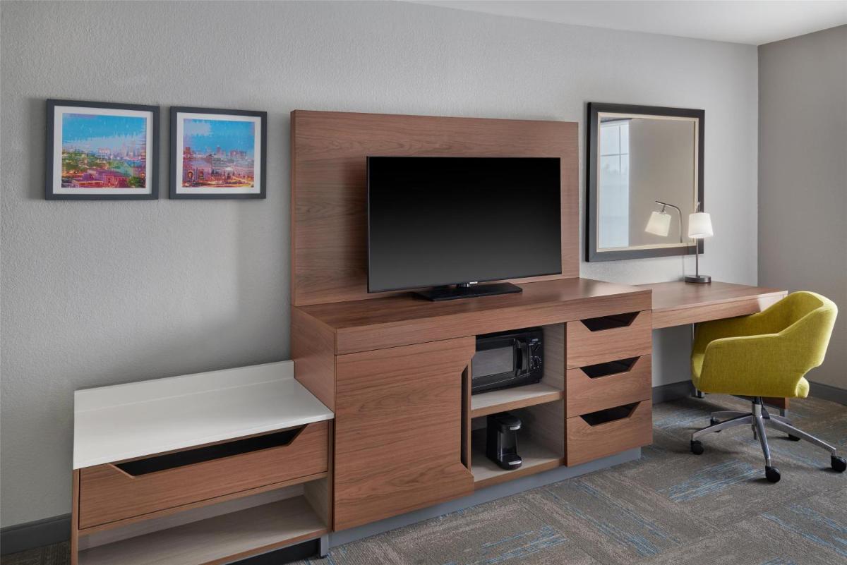 Hampton Inn Kansas City The Legends - Housity