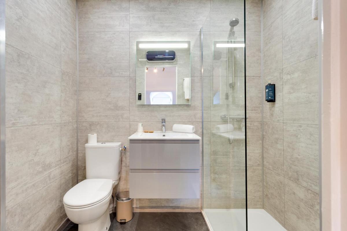 Brit Hotel le Cygne - Housity
