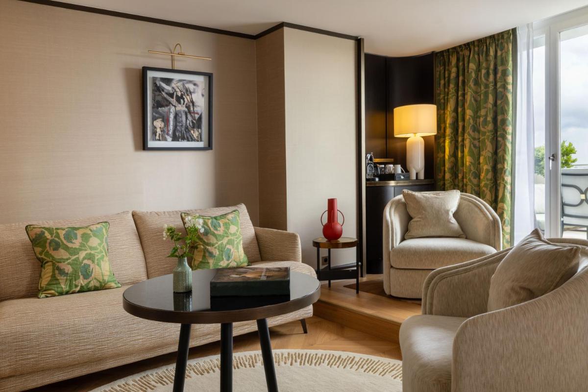 Coin salon dans l'établissement Hôtel De Sers Champs Elysées Paris