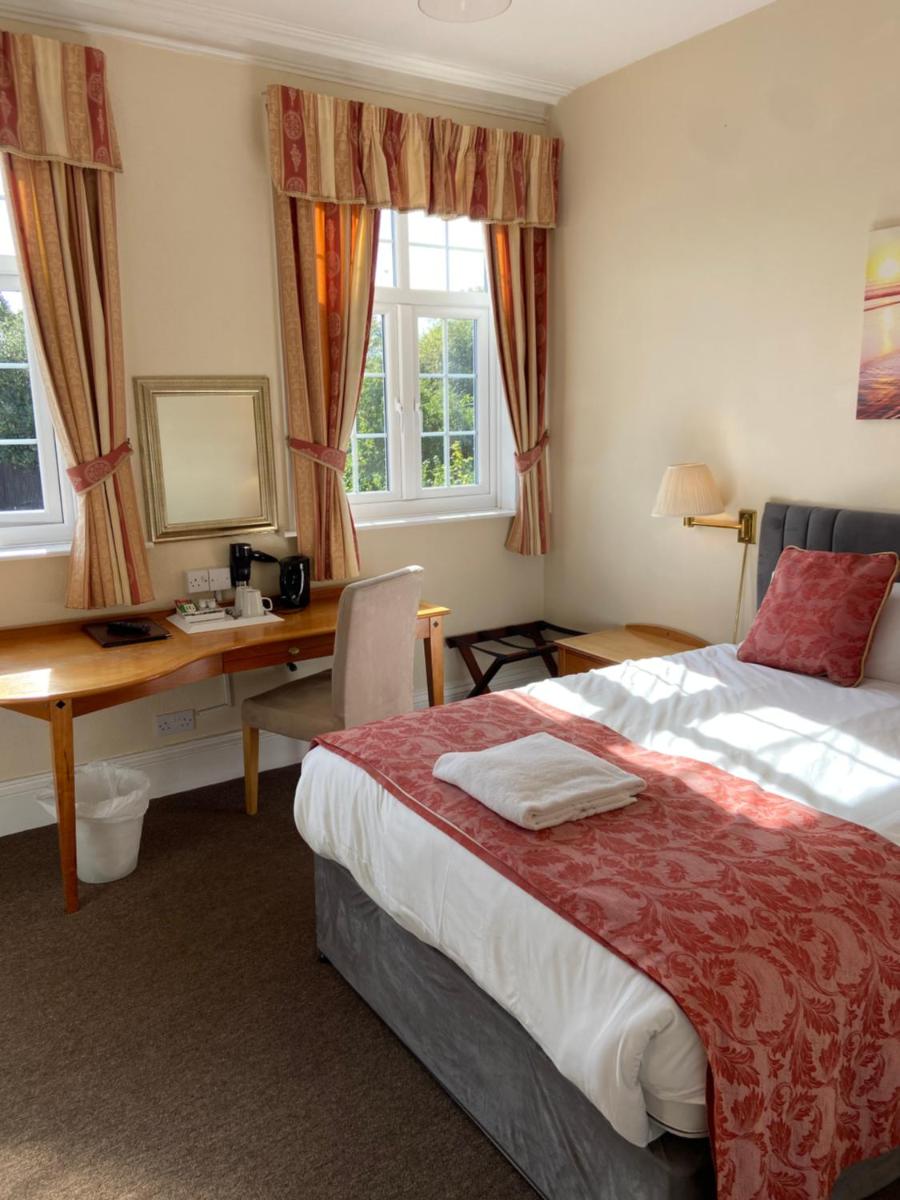 The Hillmorton Manor Hotel - Housity
