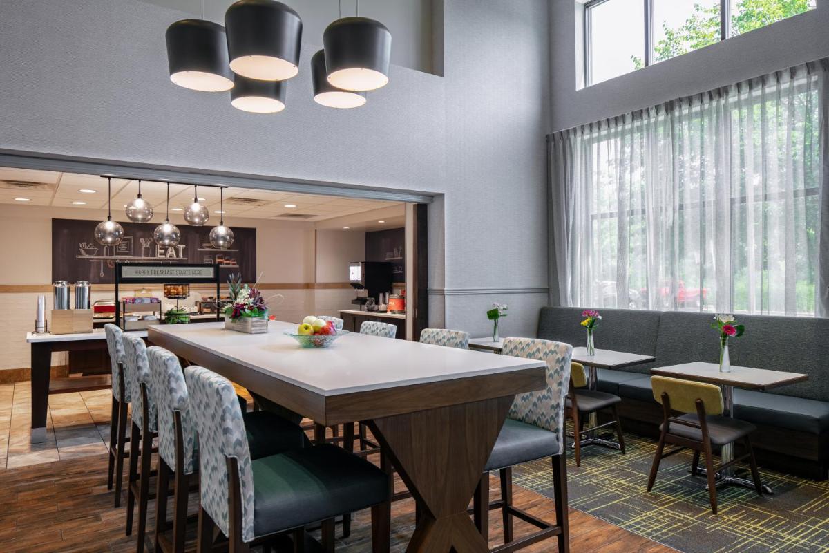 Hampton Inn & Suites Grafton - Housity