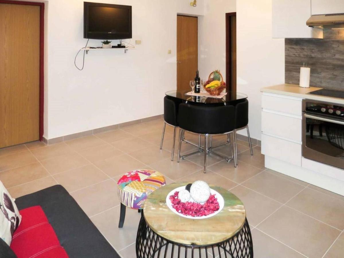Two Bedroom Apartment - Housity