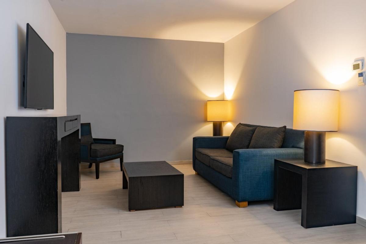 Fiesta Inn Express Tepic - Housity