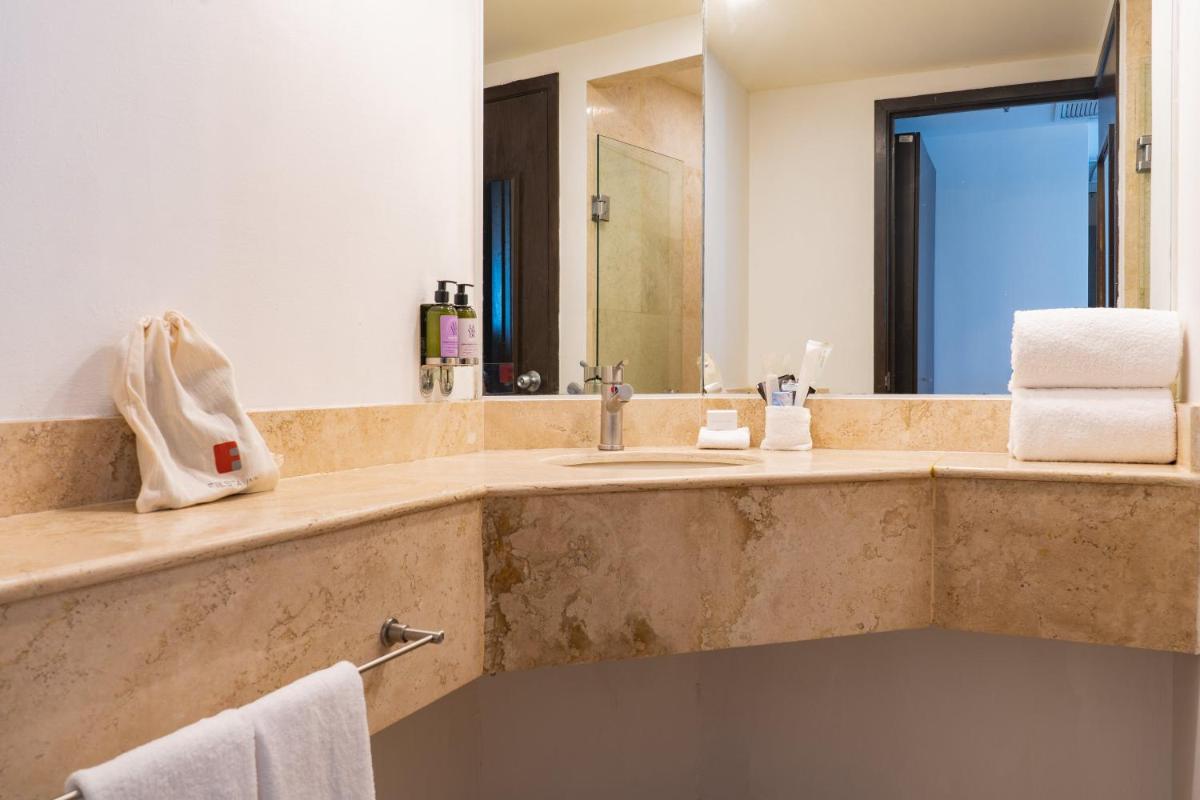 Fiesta Inn Express Tepic - Housity