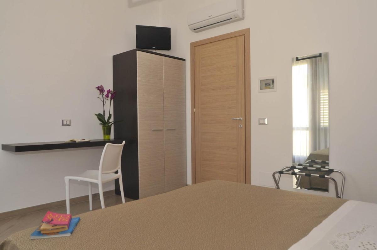 B&B Cous Cous People - Housity