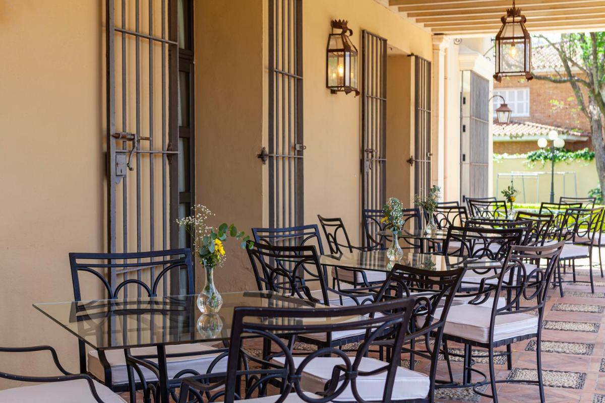 Un restaurante o sitio para comer en Villa Jerez