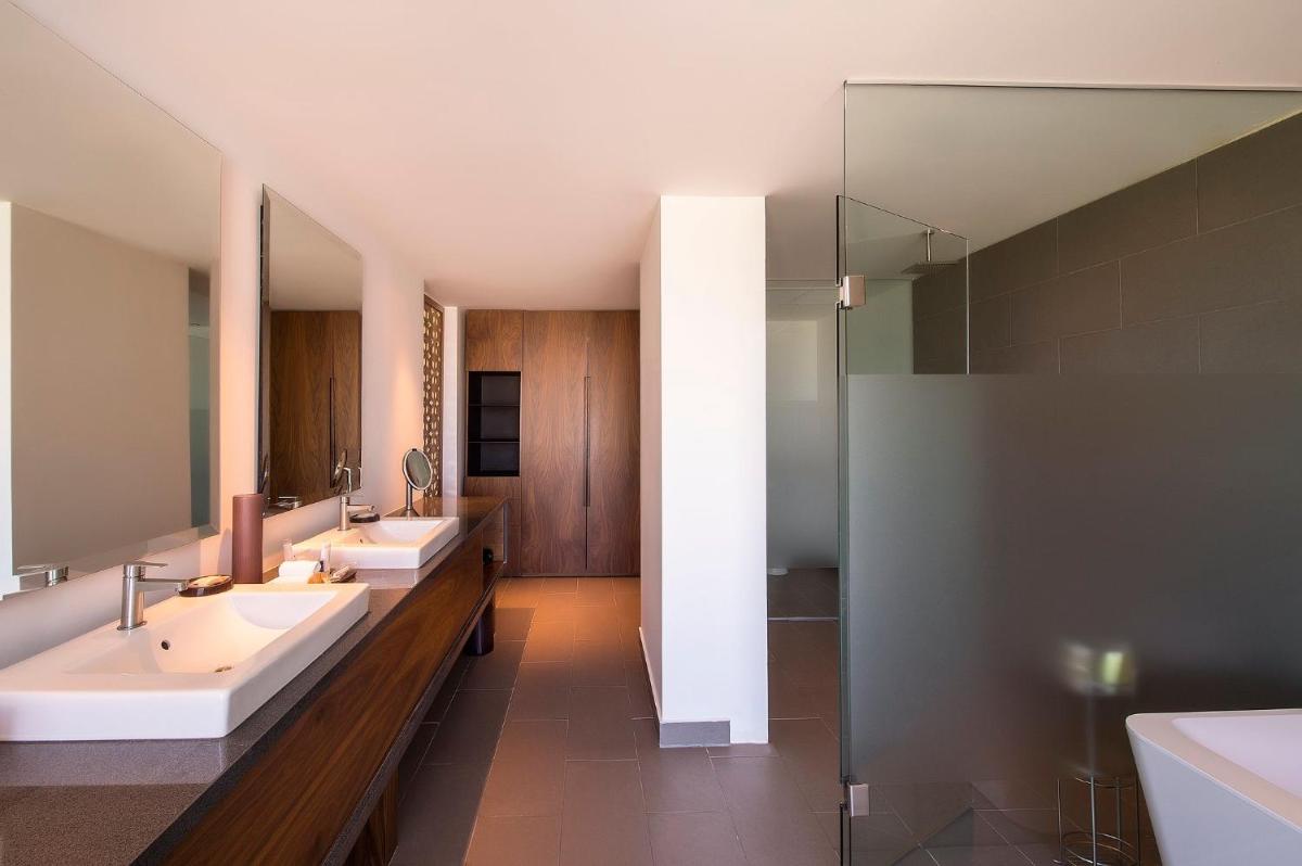 Fiesta Americana Monterrey Pabellón M. - Housity