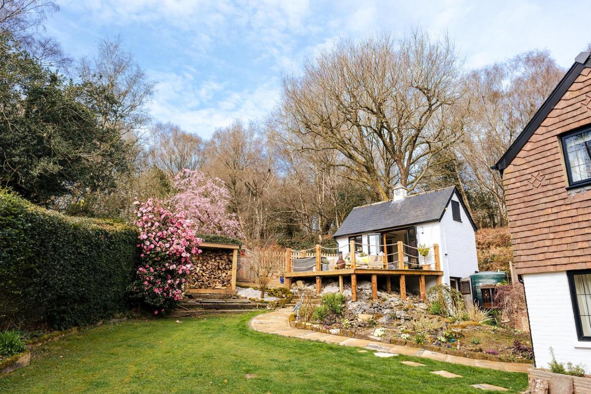 Ashdown Forest Retreat - Housity