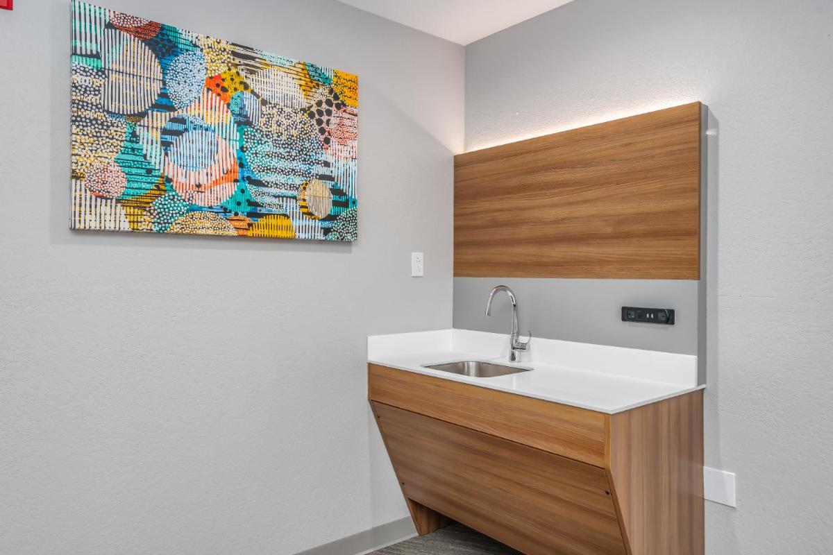 Microtel Inn & Suites by Wyndham Montgomery - Housity