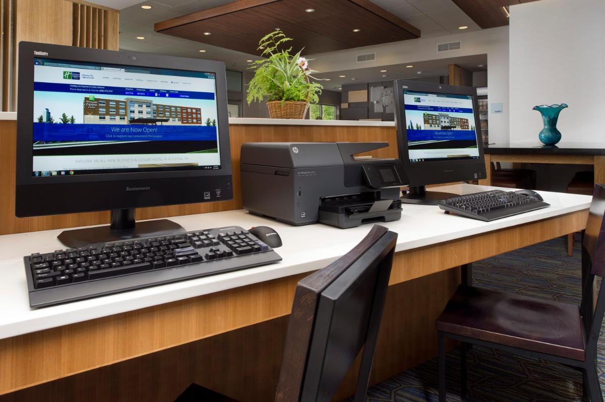 Holiday Inn Express & Suites by IHG Altoona, an IHG Hotel - Housity