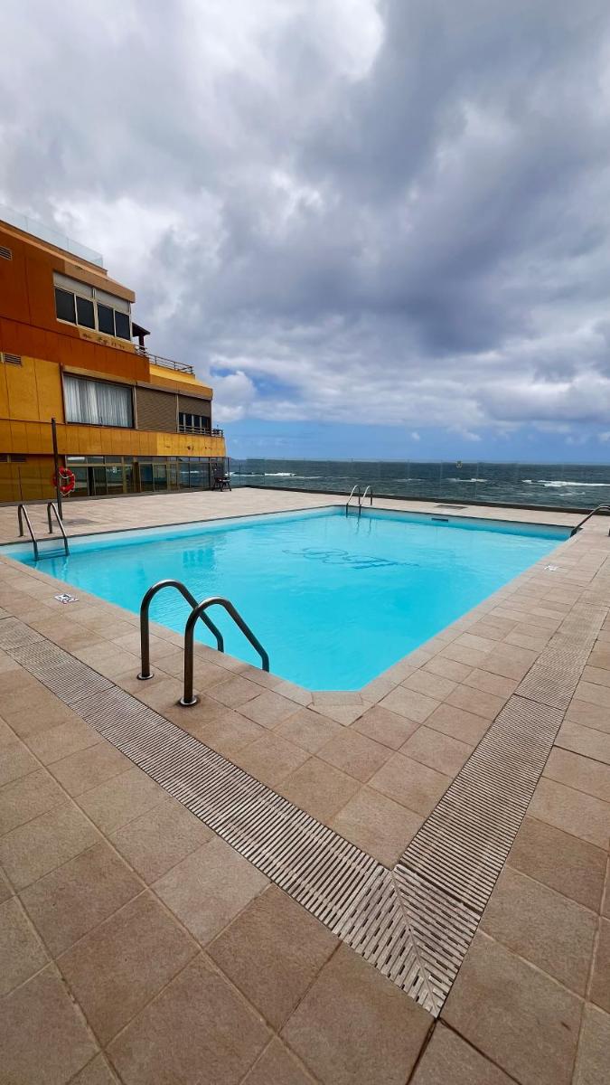 Vivienda vacacional en primera linea de playa y vistas al Mar y Piscina - Housity