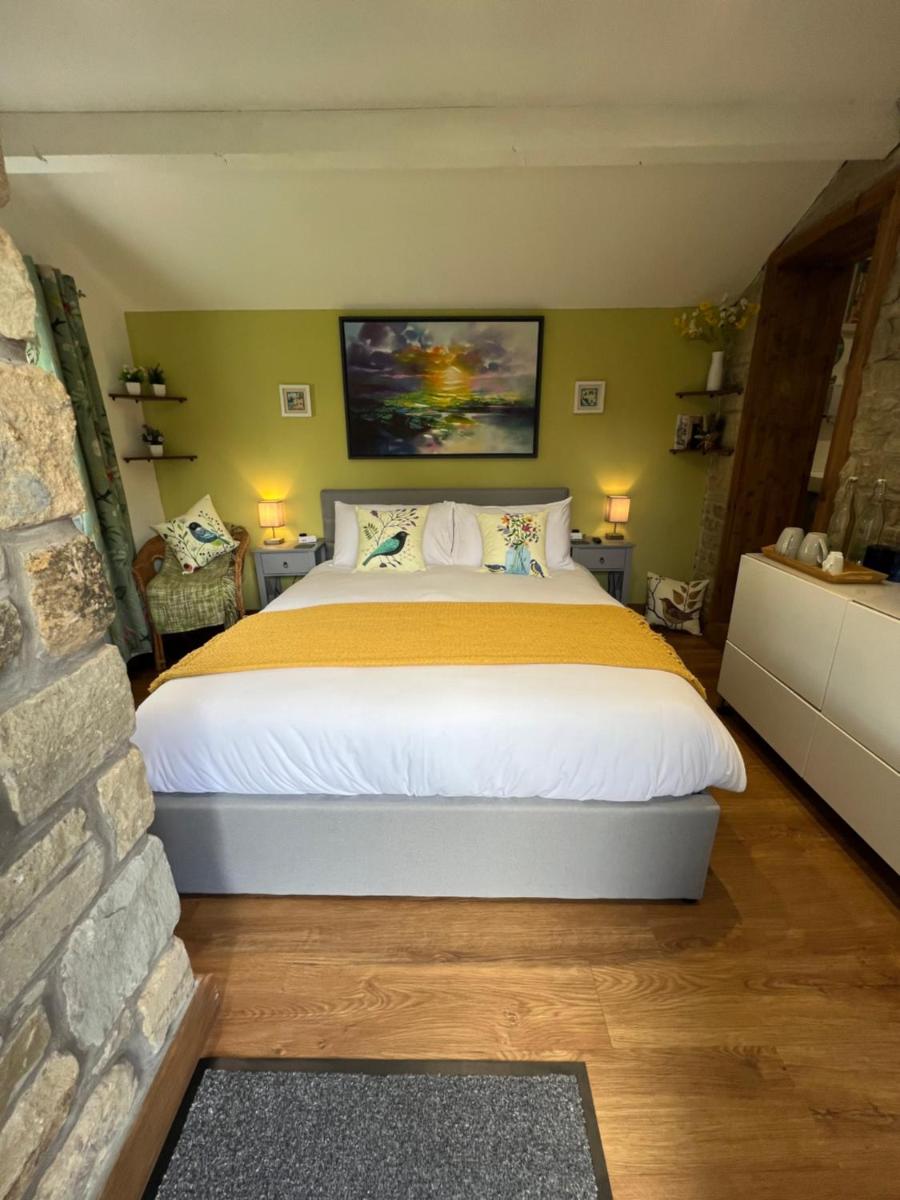 Stunning location on Pendle Hill - Housity