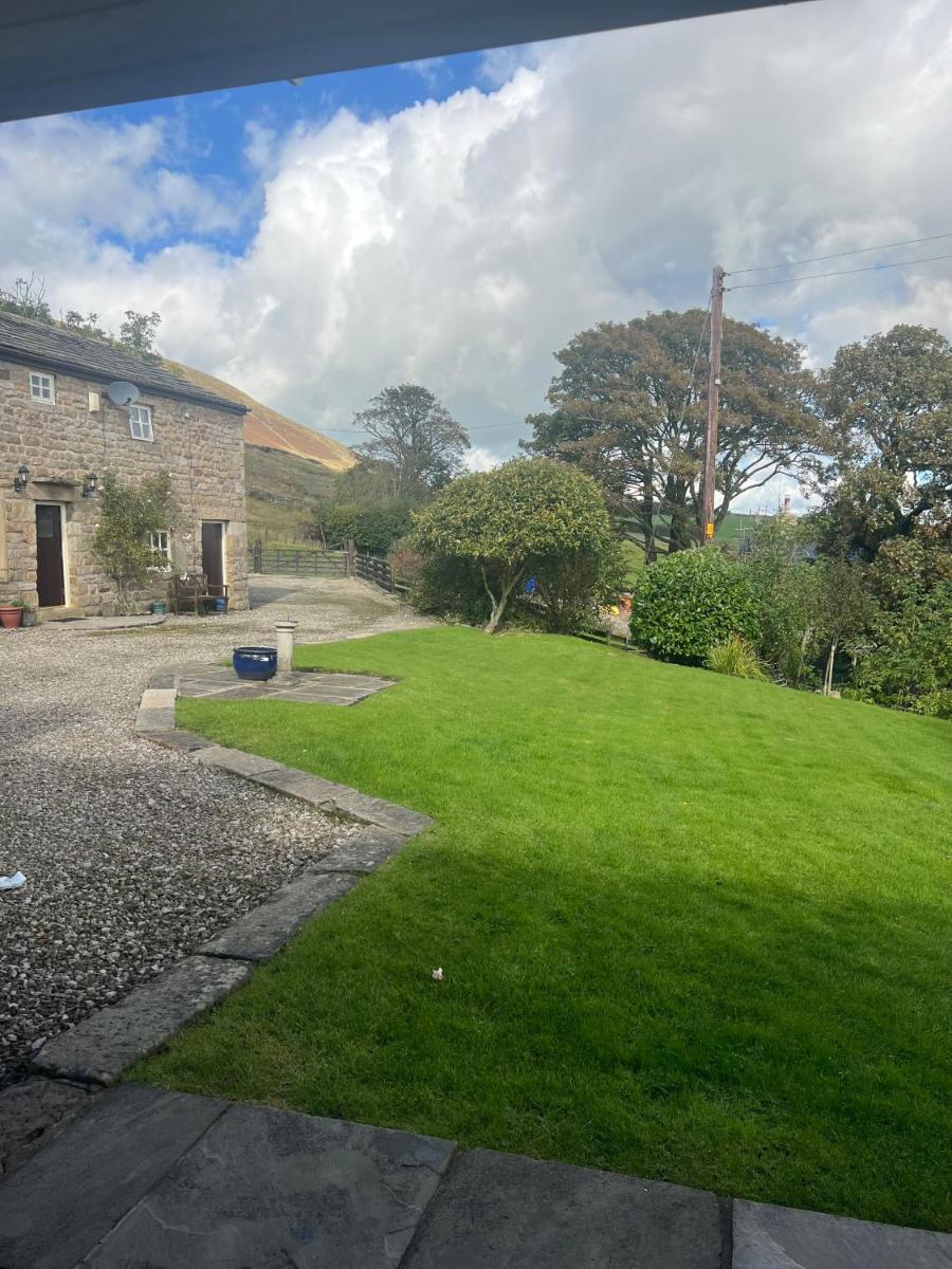 Stunning location on Pendle Hill - Housity