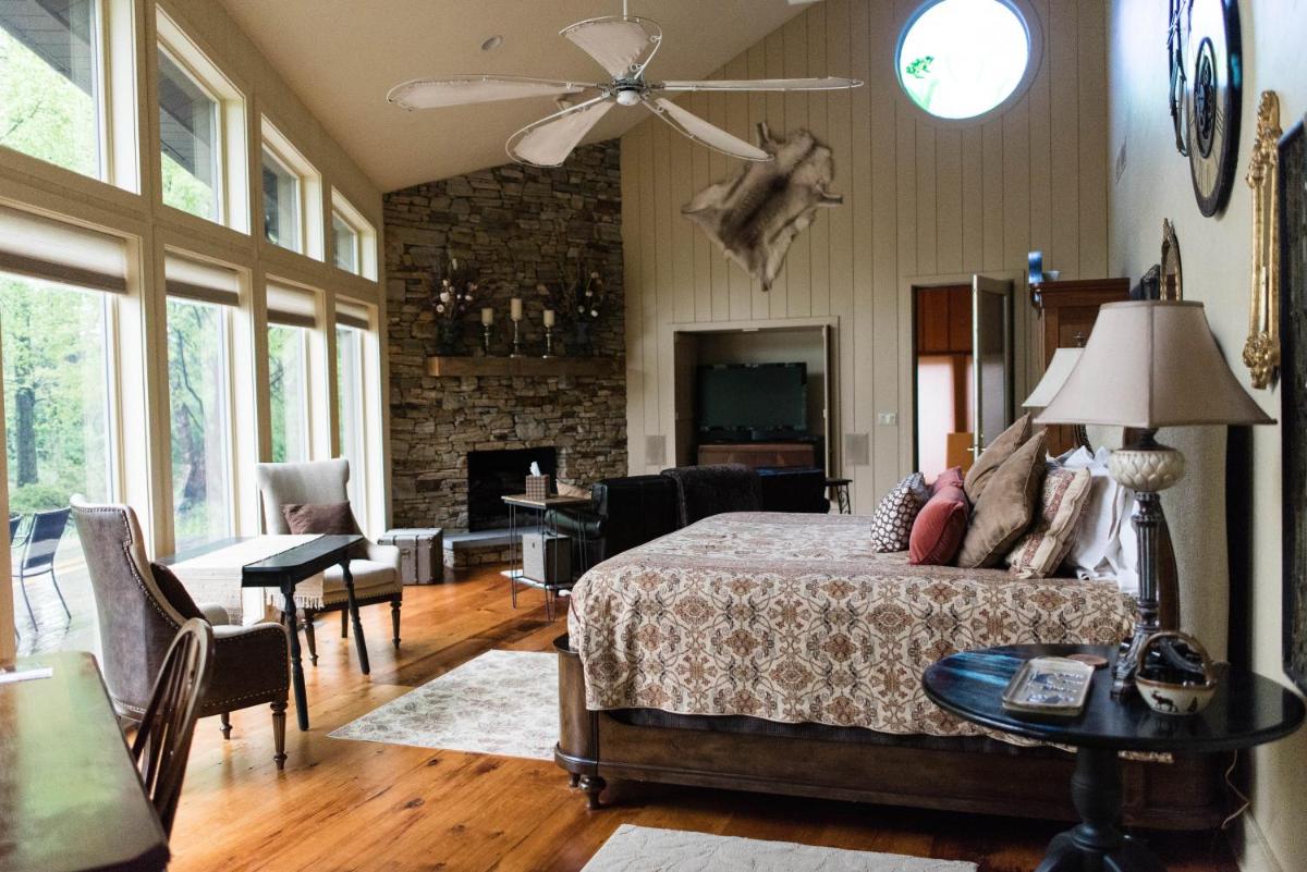 The Inn at White Oak - Housity