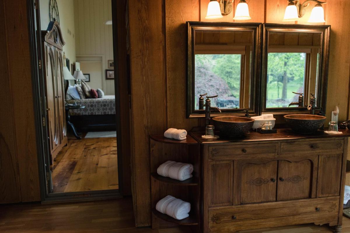 The Inn at White Oak - Housity