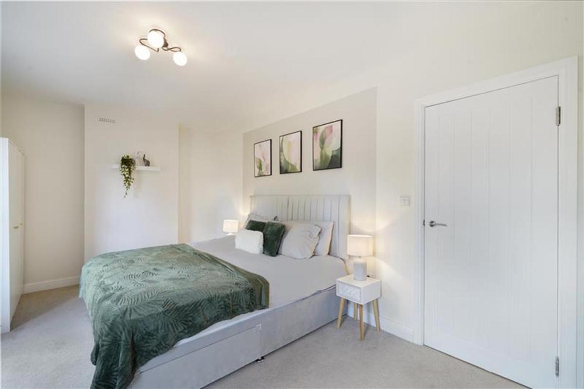 Cosy 5BR Contractor Accommodation in Bedford, Easy Access to Sites - Housity