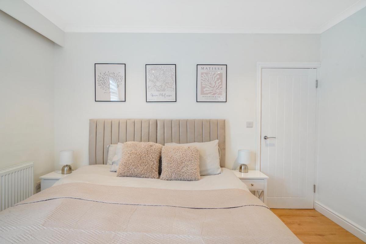 Cosy 5BR Contractor Accommodation in Bedford, Easy Access to Sites - Housity