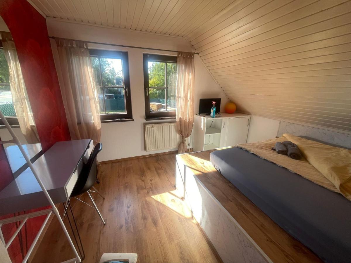 Yellow House - Housity