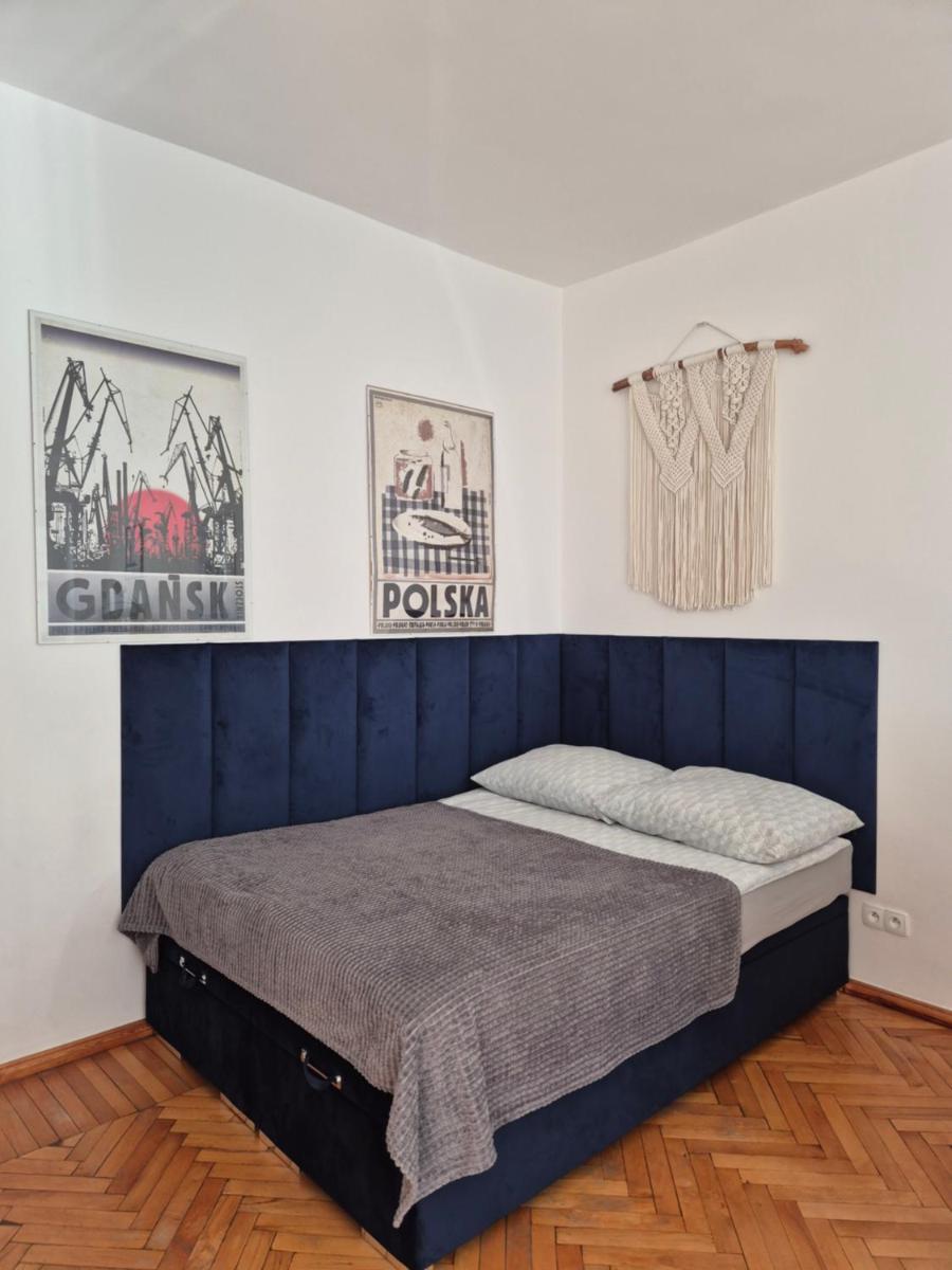 Apartment in Old Town - view of Mariacki Church - Housity