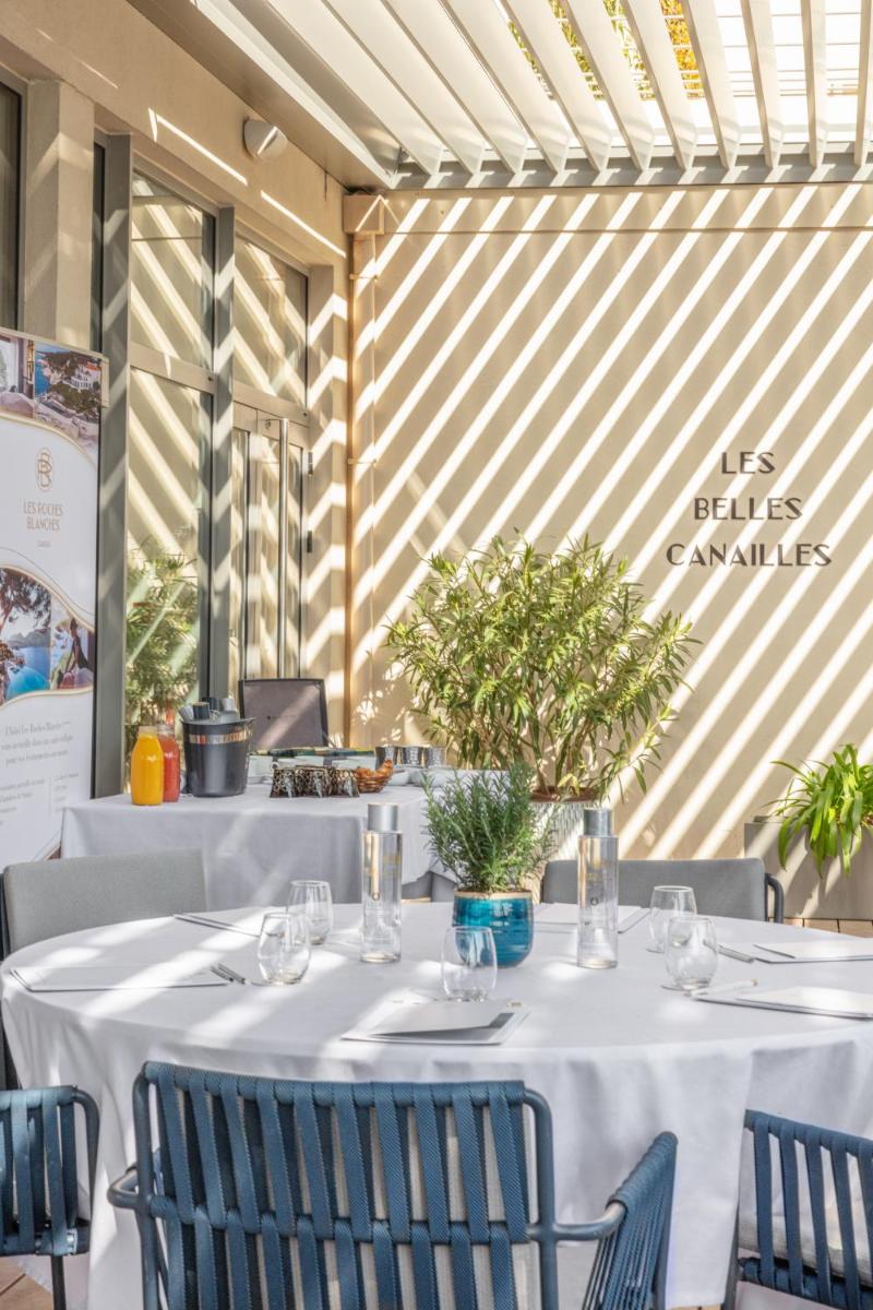 Restaurant ou autre lieu de restauration dans l'établissement Hôtel Les Roches Blanches Cassis