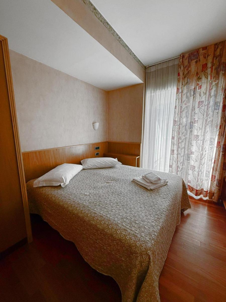 Hotel Lory & Ristorante Ferraro - Housity