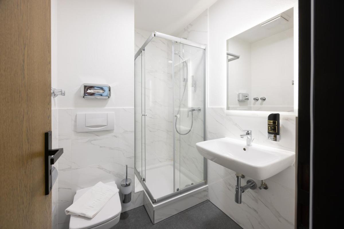 Panorama Hotel Rheinkrone - Housity