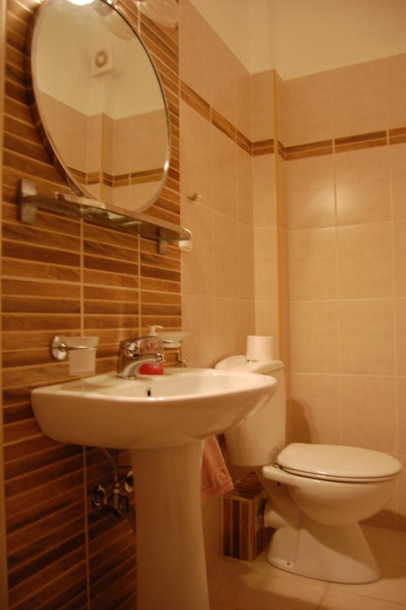 Hotel Achillion - Housity