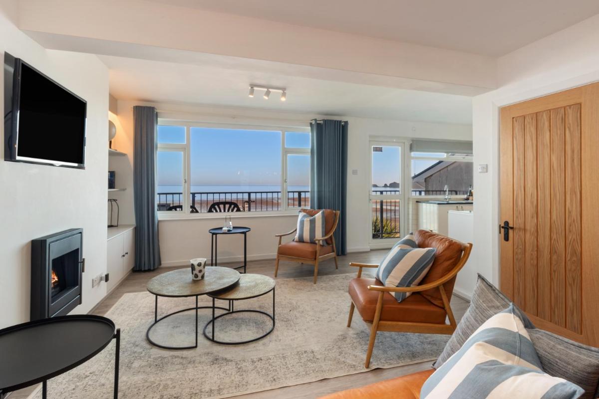 Sea View Apartment - Sea Front Apartment - Housity