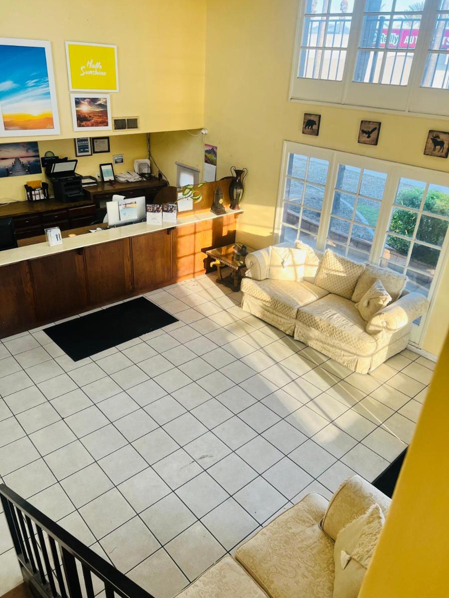 Days Inn by Wyndham Hemet - Housity
