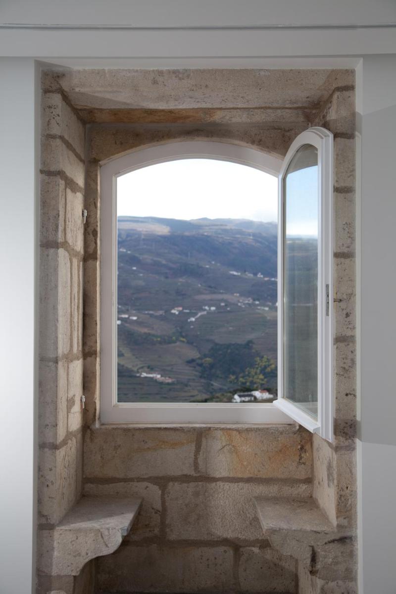 Uma vista geral da montanha ou uma vista da montanha a partir do hotel