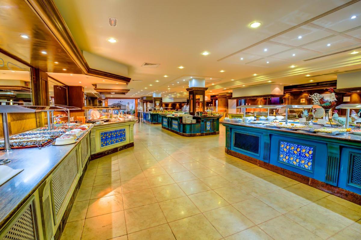 Un restaurante o sitio para comer en SBH Costa Calma Palace Thalasso & Spa