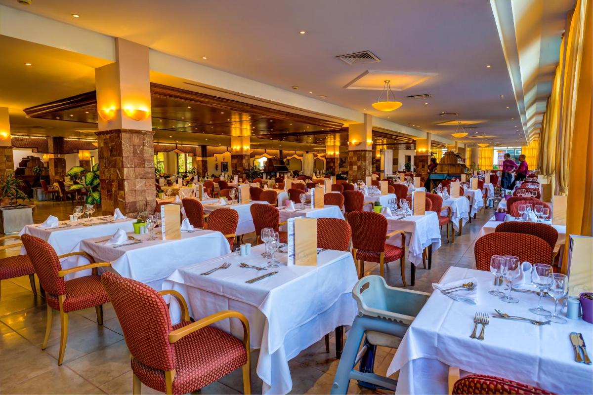 Un restaurante o sitio para comer en SBH Costa Calma Palace Thalasso & Spa