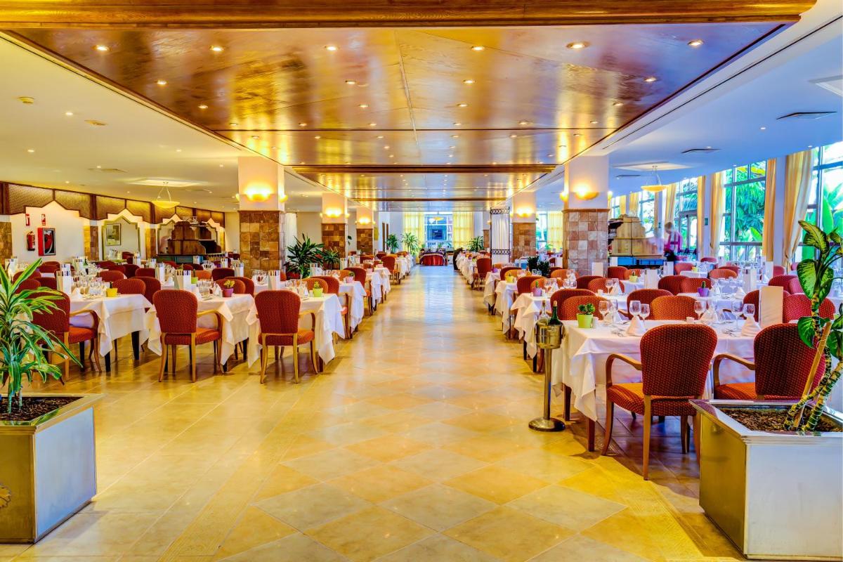 Un restaurante o sitio para comer en SBH Costa Calma Palace Thalasso & Spa