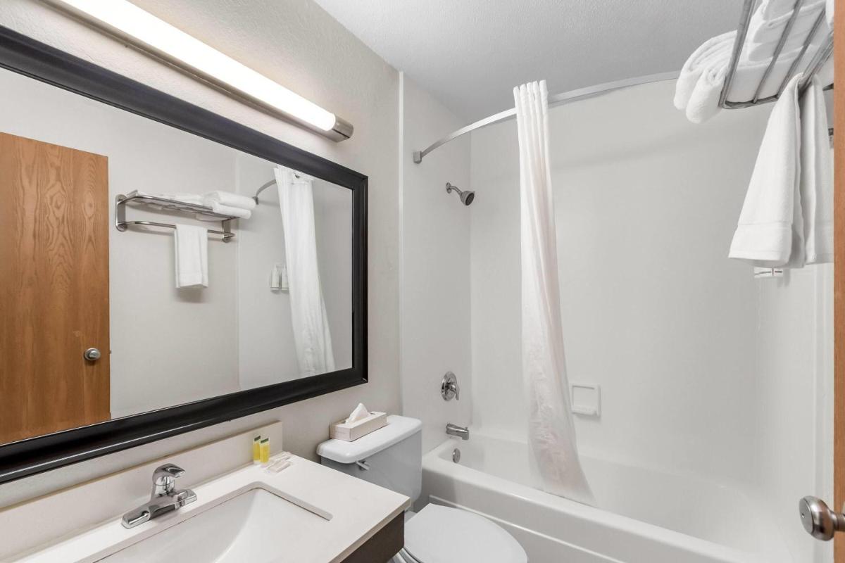 Super 8 by Wyndham Dumfries/Quantico - Housity