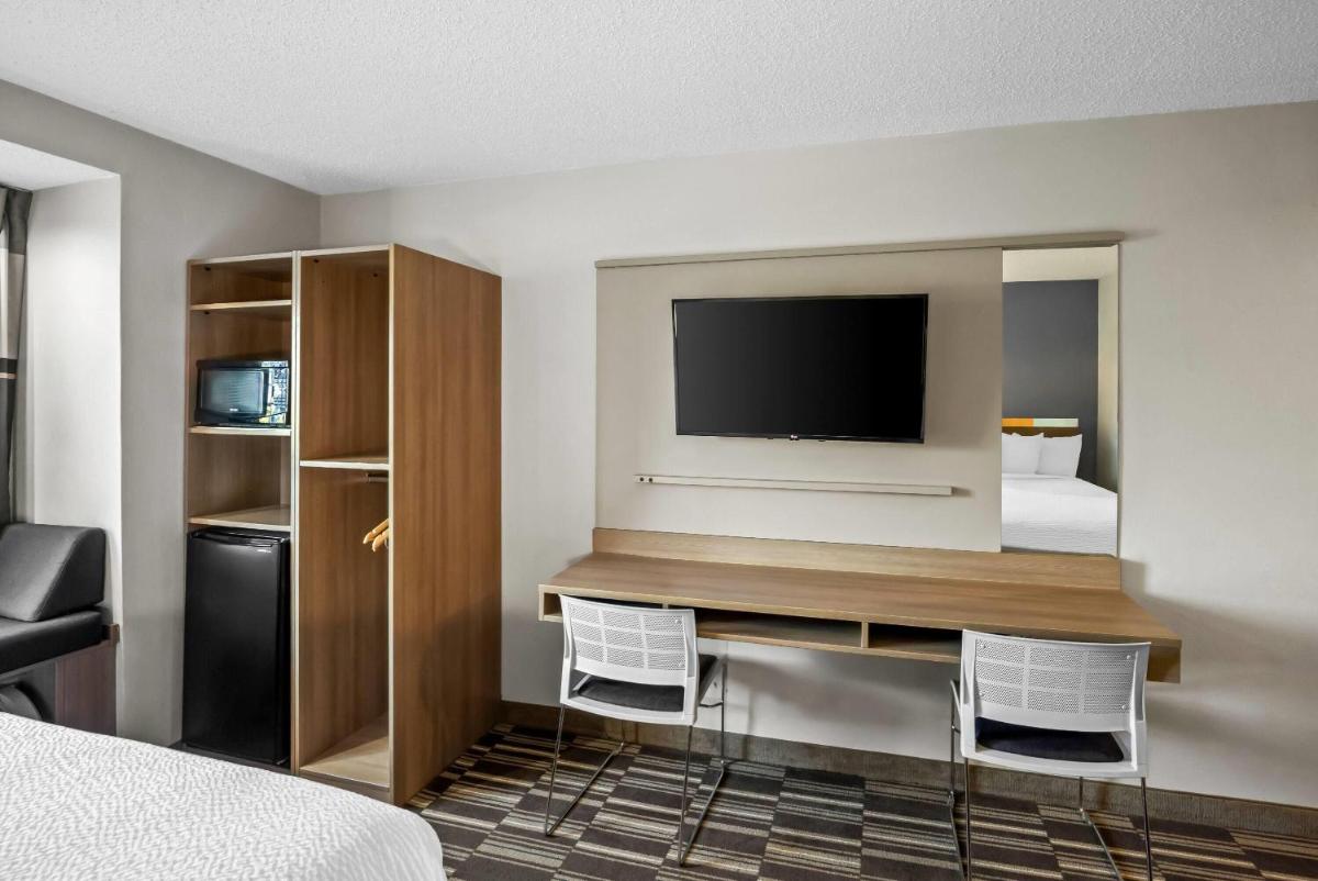 Microtel Inn by Wyndham Greensboro - Housity