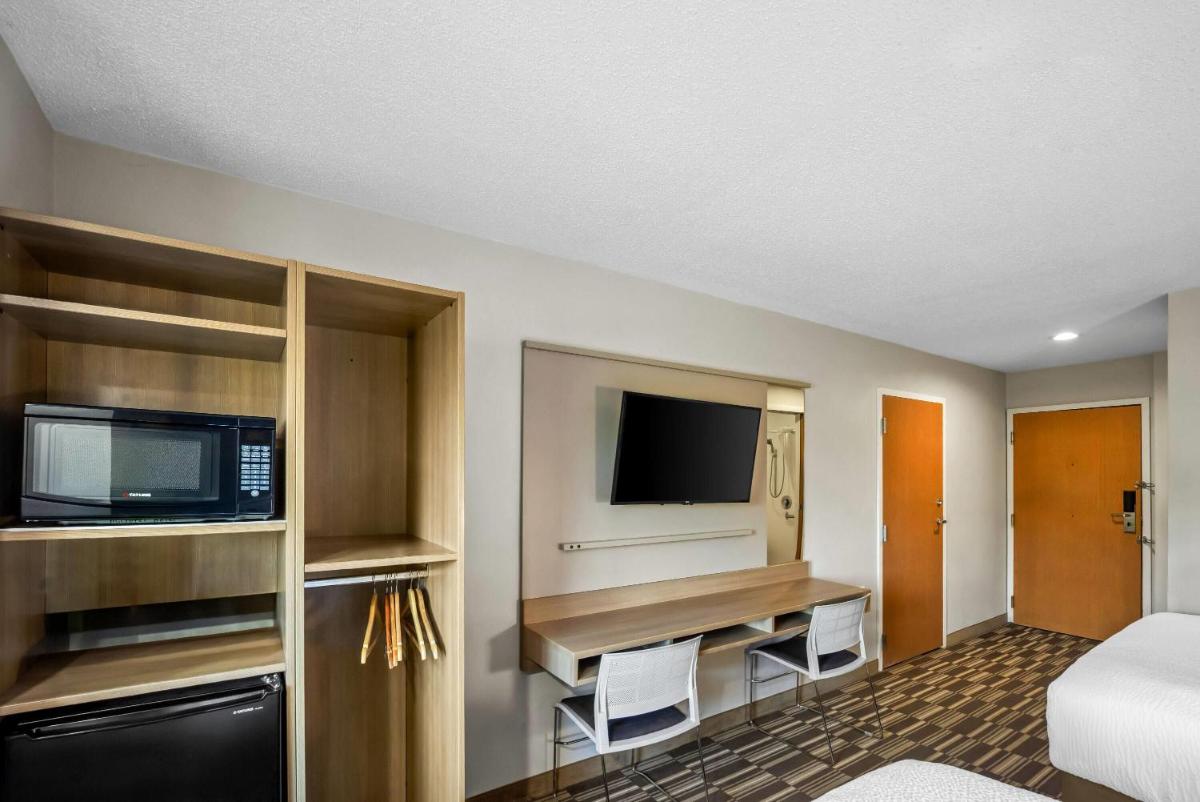 Microtel Inn by Wyndham Greensboro - Housity