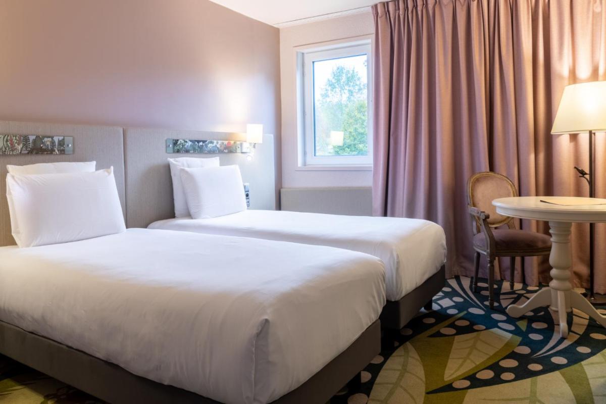 Un ou plusieurs lits dans un hébergement de l'établissement Hotel Mercure Parc du Coudray - Barbizon