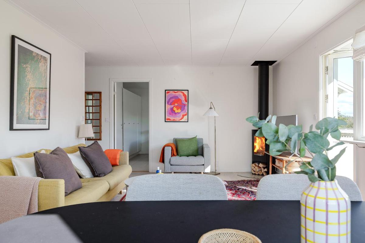 Family home near the ocean, with large patio & BBQ - Housity