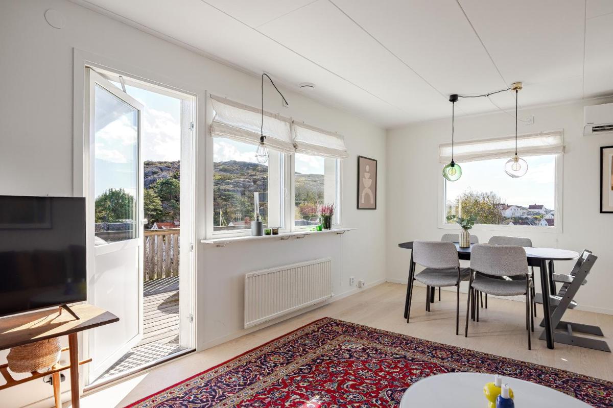 Family home near the ocean, with large patio & BBQ - Housity