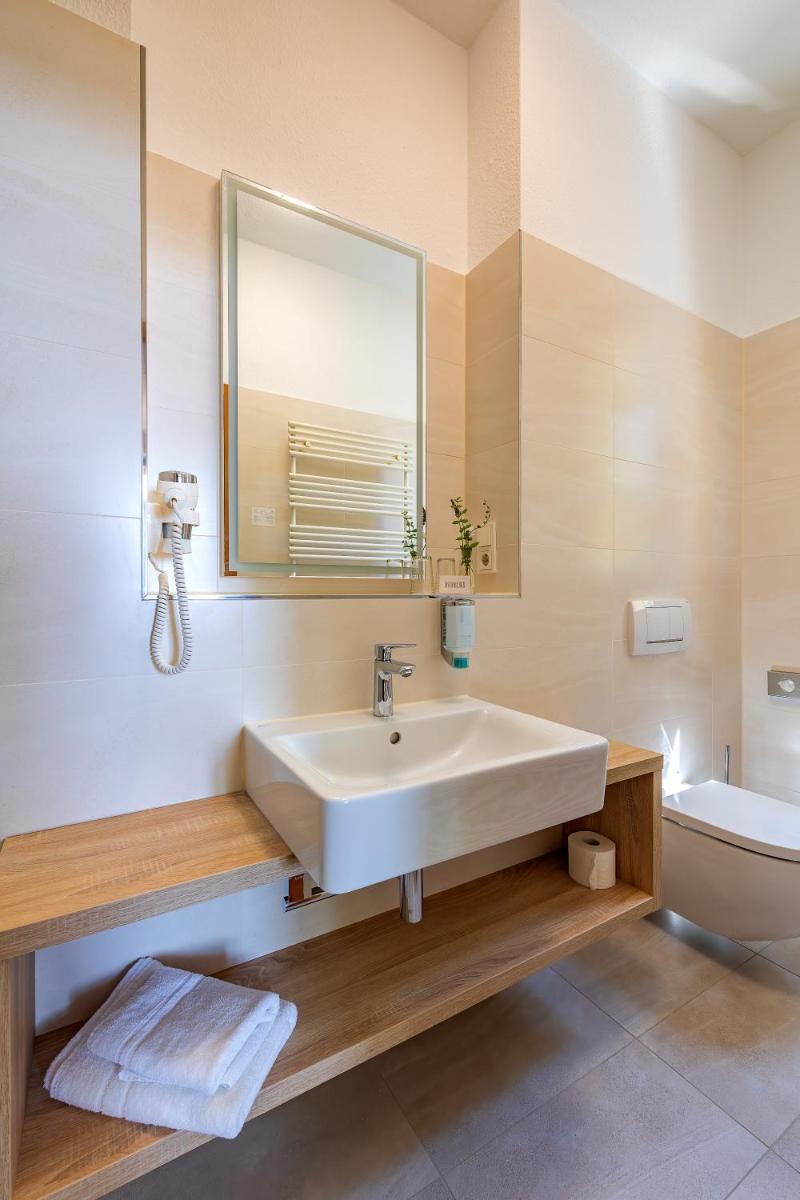 Badehaus Hotel & Restaurant - Housity