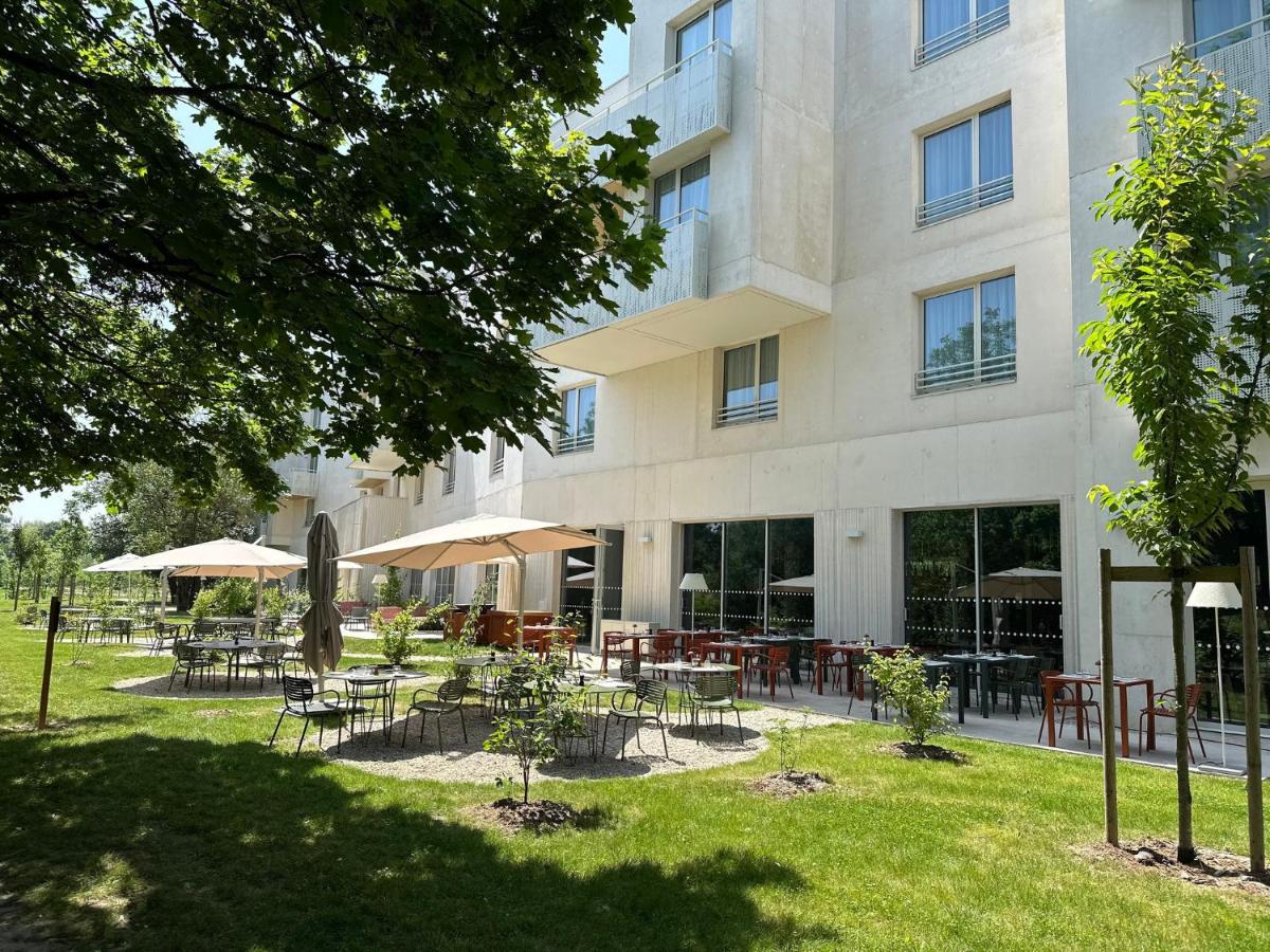 Jardin de l'établissement voco Beaune , Cité des Vins by IHG